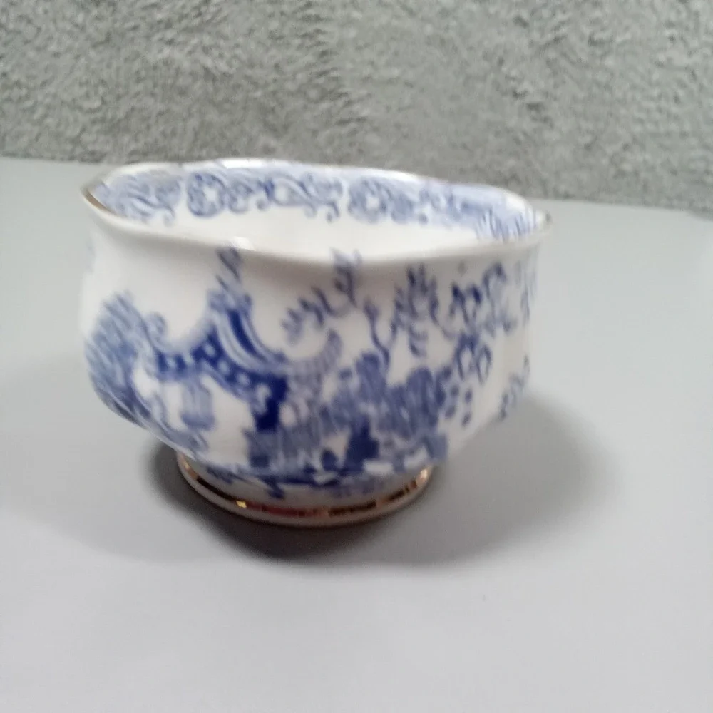 Royal Albert Crown China Blue Willow‎ Tea Bowl Gold Trim Made in England Vintage